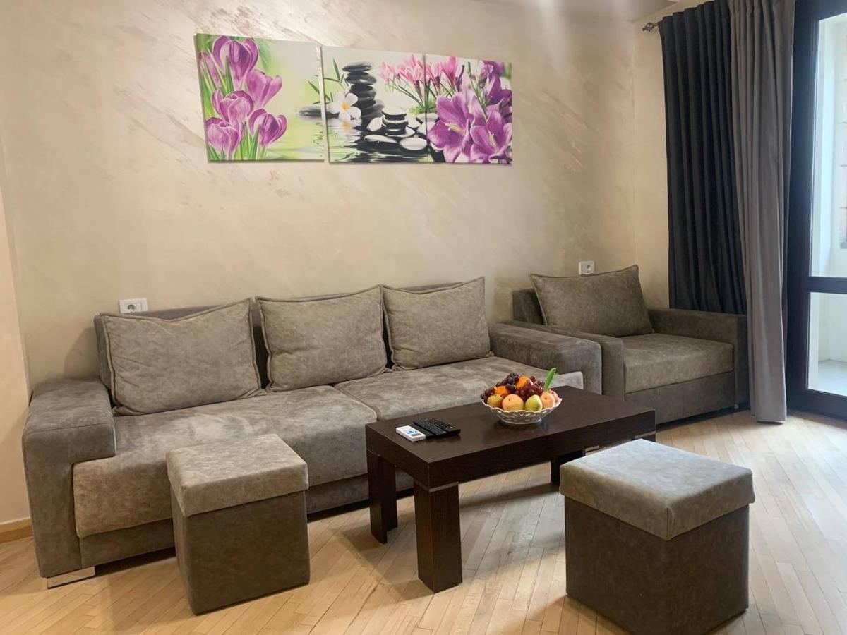 Comfortable Apartment In Center Yerevan Exterior foto