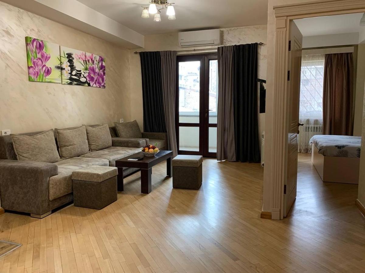 Comfortable Apartment In Center Yerevan Exterior foto