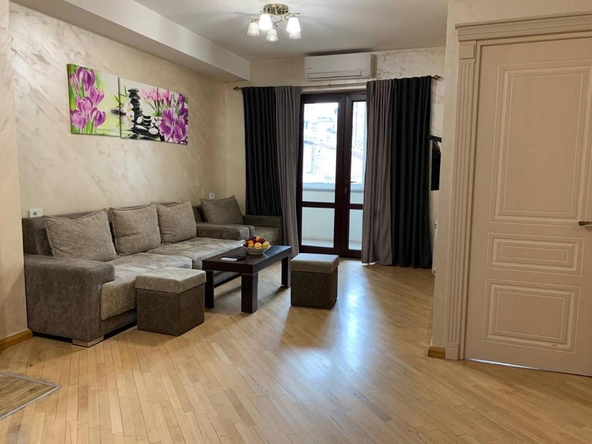Comfortable Apartment In Center Yerevan Exterior foto
