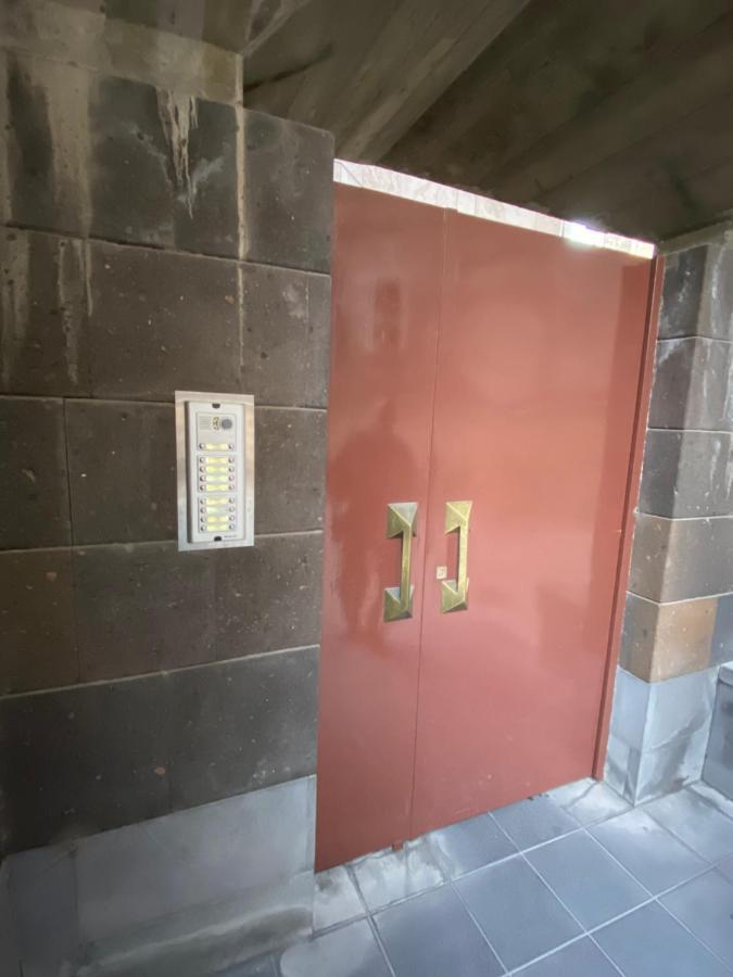 Comfortable Apartment In Center Yerevan Exterior foto