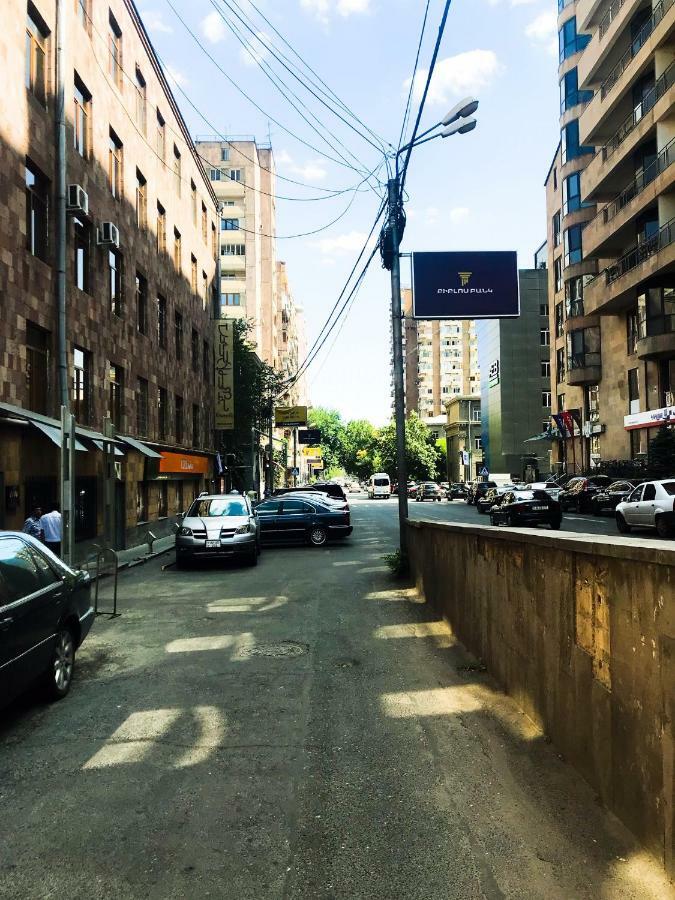 Comfortable Apartment In Center Yerevan Exterior foto